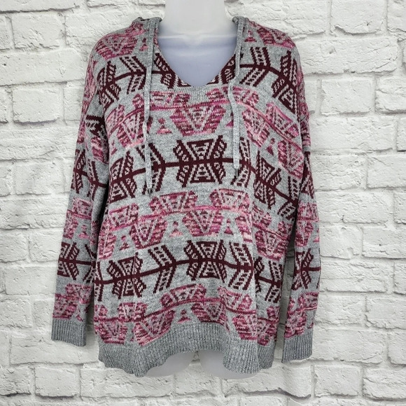 American Eagle Outfitters Sweaters - American Eagle Aztec Hooded Pullover Sweater Size Small FLAWED